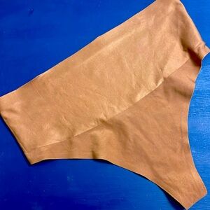 Body by Victoria Smoothing Shimmer Thong Shape Wear Panty